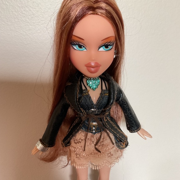 Bratz Secret Date Meygan - Picture 2 of 10
